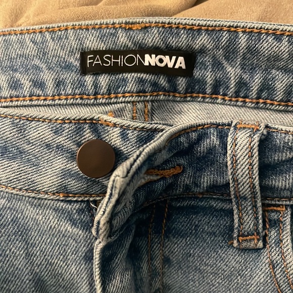 Fashion Nova, Tapered straight-legged ankle jeans. Stone washed. - Picture 2 of 6